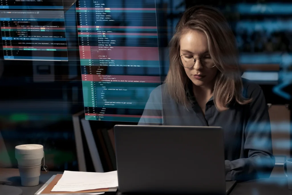 Profissional analisando códigos em ambiente voltado para cibersegurança